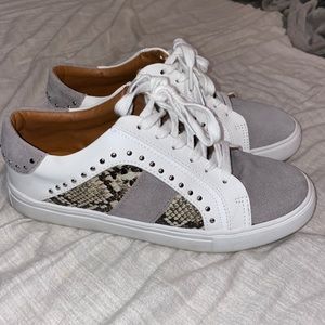 Women’s sneakers